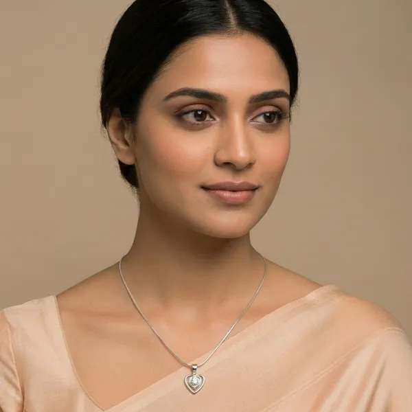 Silver_Pendant_With_Chain_For_Women