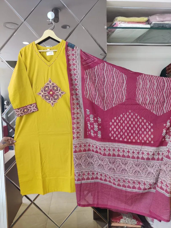 Yellow_Ethnic_Kurta_Pant_Set_with_Pink_Dupatta_-_Traditional_Indian_Dress