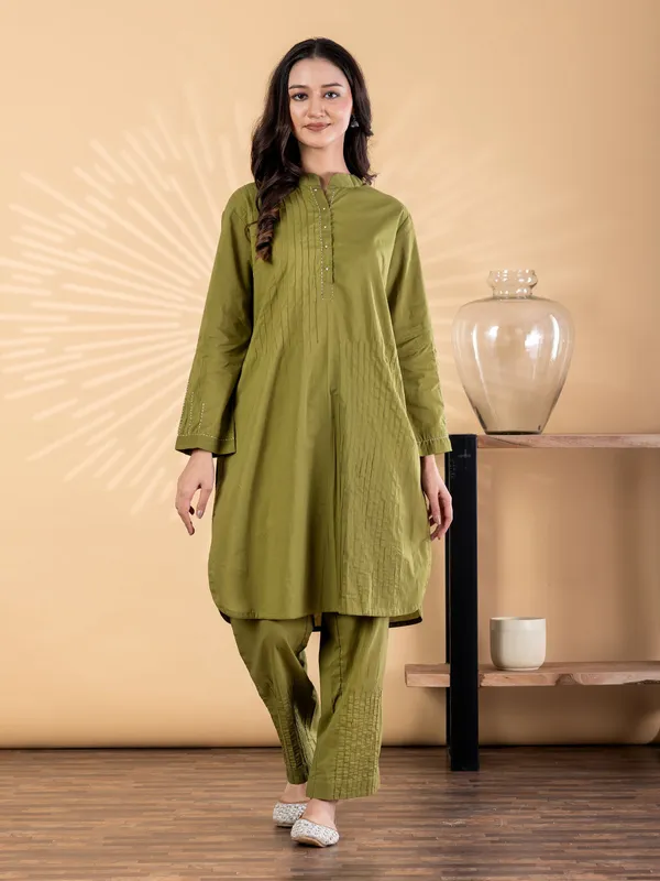 Women's_Olive_Green_Cotton_Kurta_Pajama_Set_with_Embroidered_Details