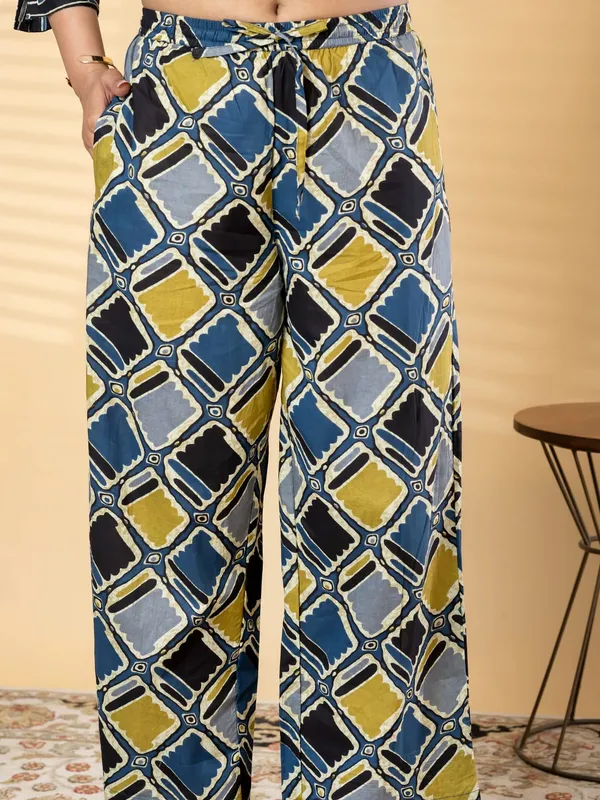 Geometric_Print_Relaxed_Co-Ord_Set_in_Blue_&_Mustard