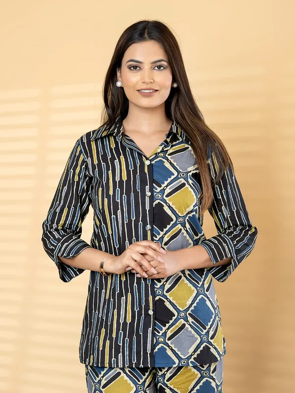 Geometric_Print_Relaxed_Co-Ord_Set_in_Blue_&_Mustard