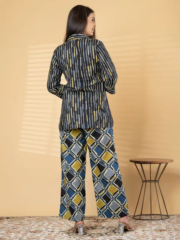 Geometric_Print_Relaxed_Co-Ord_Set_in_Blue_&_Mustard
