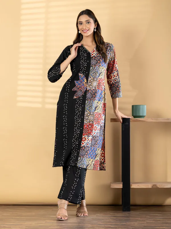 Multicolor_Ethnic_Printed_Kurti_Set_with_Pants