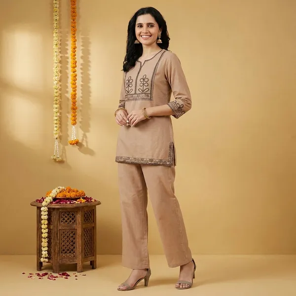 Beige_Embroidered_Kurta_Pajama_Set