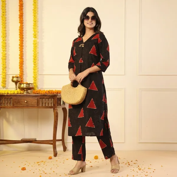 Black_and_Red_Triangle_Print_Kurta_Set