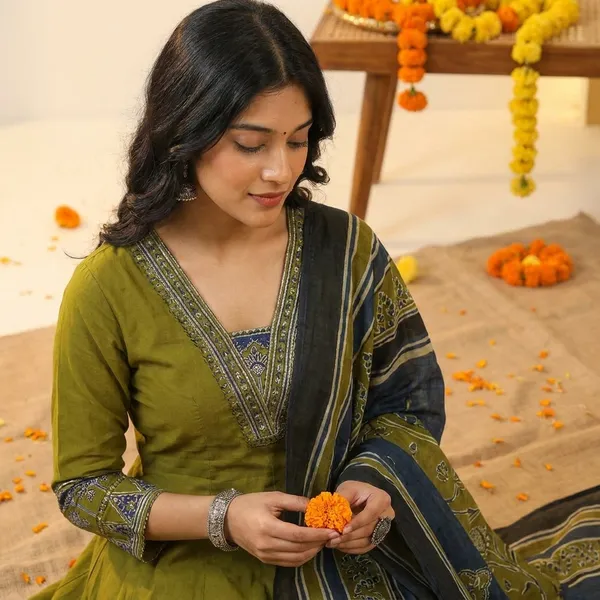 Mehendi_Green_Ethnic_Anarkali_Kurta_Set_with_Printed_Dupatta