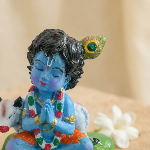 Bal_Krishna_With_Cow_Idol_For_Car_Dashboard