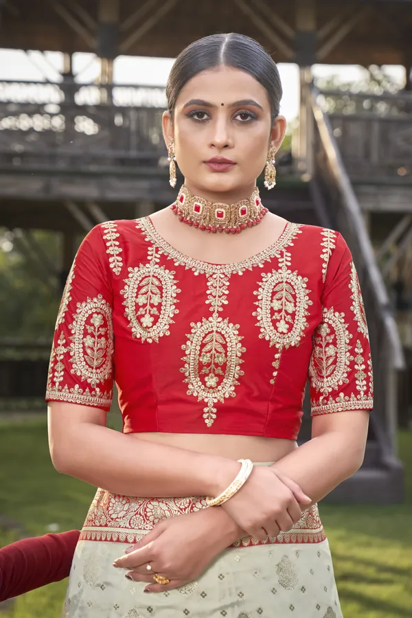 MANOHARI_Most_Trendy_Banarasi_Silk_Woven_Pattern_Jacquard_Saree_for_Women_With_Blouse_Piece