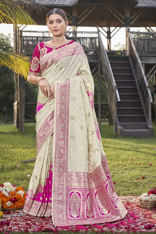 MANOHARI_Most_Trendy_Banarasi_Silk_Woven_Pattern_Jacquard_Saree_for_Women_With_Blouse_Piece