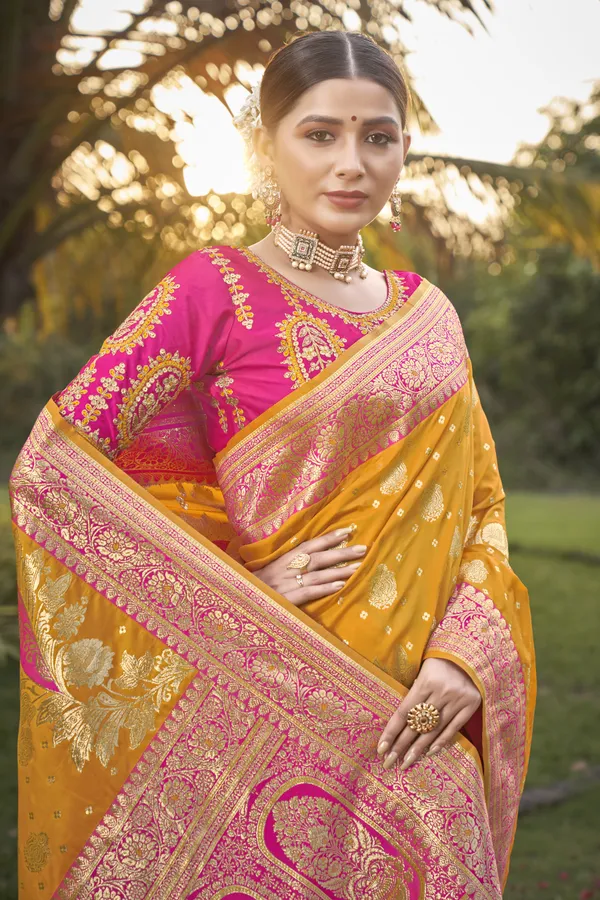MANOHARI_Most_Trendy_Banarasi_Silk_Woven_Pattern_Jacquard_Saree_for_Women_With_Blouse_Piece