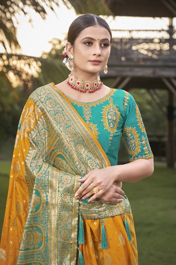 MANOHARI_Most_Trendy_Banarasi_Silk_Woven_Pattern_Jacquard_Saree_for_Women_With_Blouse_Piece