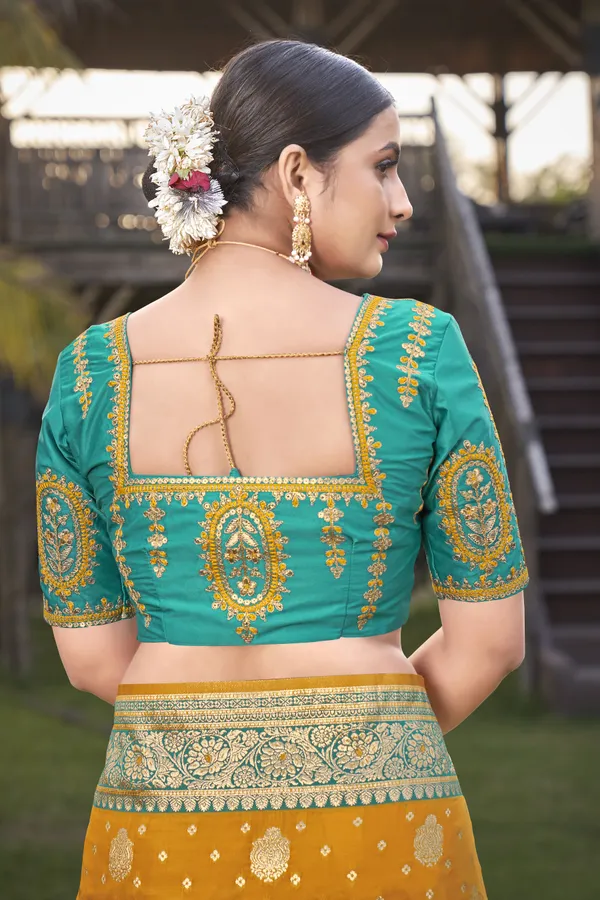 MANOHARI_Most_Trendy_Banarasi_Silk_Woven_Pattern_Jacquard_Saree_for_Women_With_Blouse_Piece