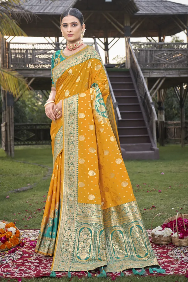 MANOHARI_Most_Trendy_Banarasi_Silk_Woven_Pattern_Jacquard_Saree_for_Women_With_Blouse_Piece