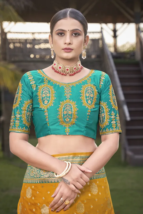 MANOHARI_Most_Trendy_Banarasi_Silk_Woven_Pattern_Jacquard_Saree_for_Women_With_Blouse_Piece