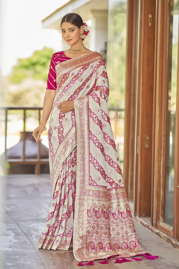 MANOHARI_Most_Trendy_Banarasi_Silk_Woven_Pattern_Jacquard_Work_Saree_for_Women