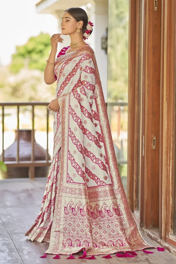 MANOHARI_Most_Trendy_Banarasi_Silk_Woven_Pattern_Jacquard_Work_Saree_for_Women