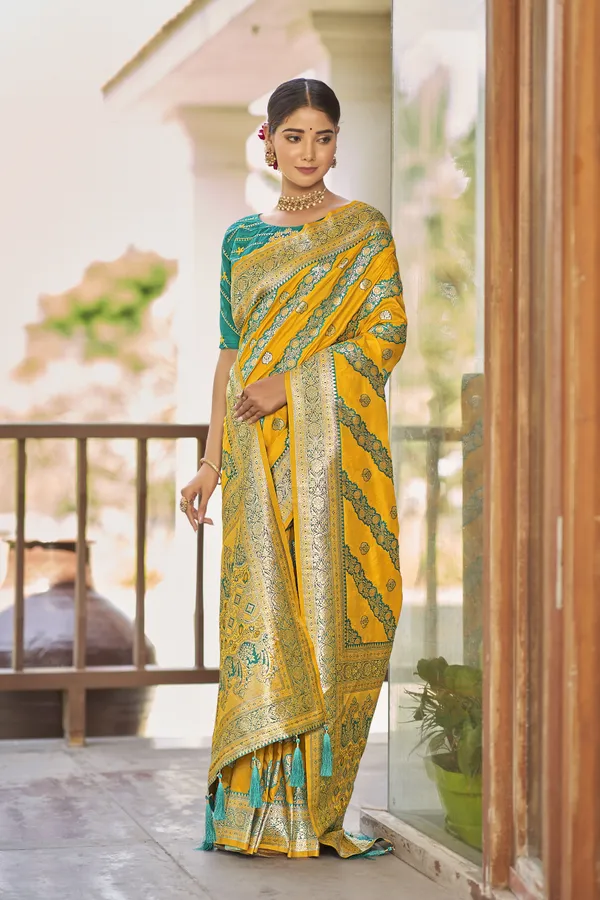 MANOHARI_Most_Trendy_Banarasi_Silk_Woven_Pattern_Jacquard_Work_Saree_for_Women