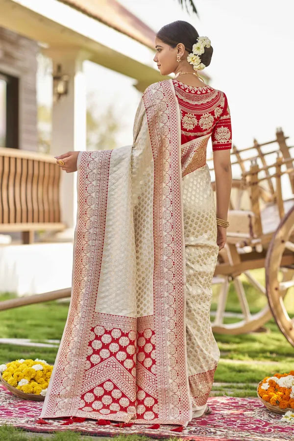 MANOHARI_Adorable_Woven_Pattern_Banarasi_Silk_Saree_For_Women_With_Blouse_Piece