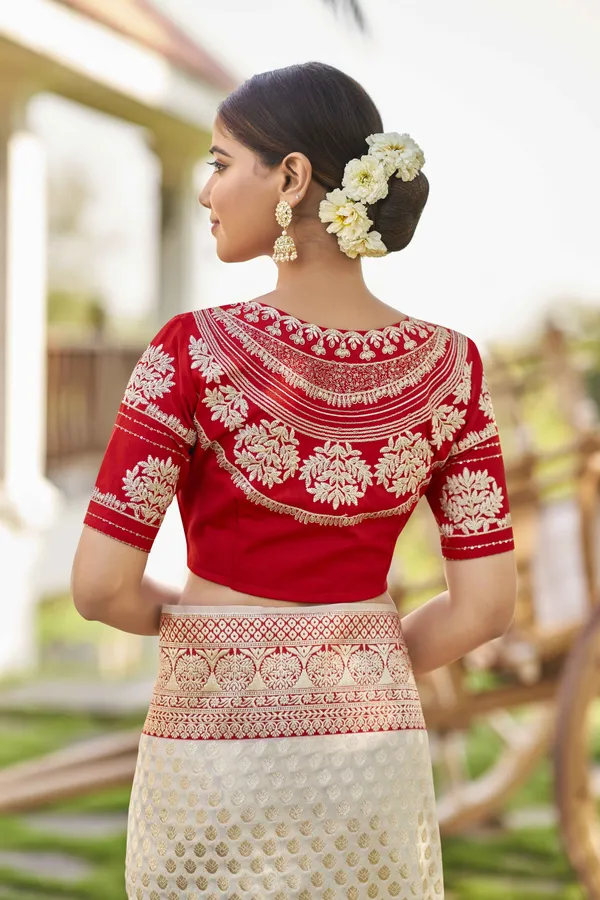 MANOHARI_Adorable_Woven_Pattern_Banarasi_Silk_Saree_For_Women_With_Blouse_Piece