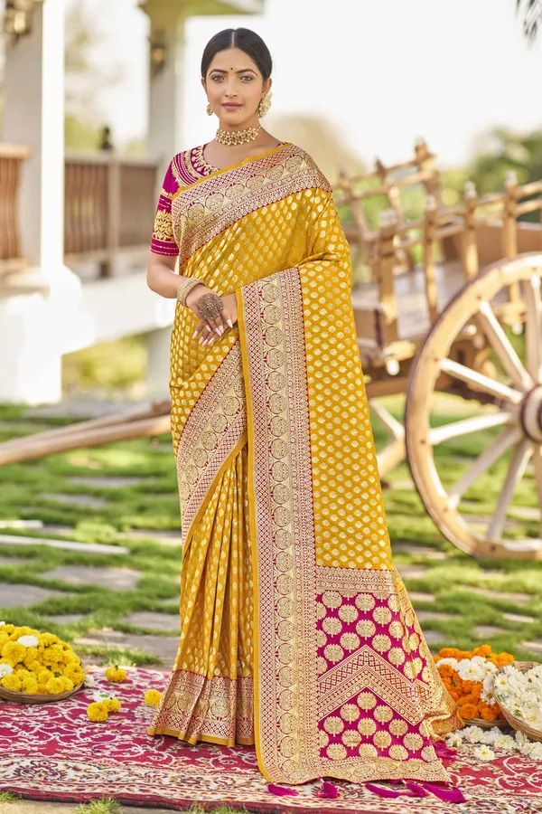 MANOHARI_adorable_woven_pattern_Banarasi_Silk_saree_for_women_with_Blouse_Piece