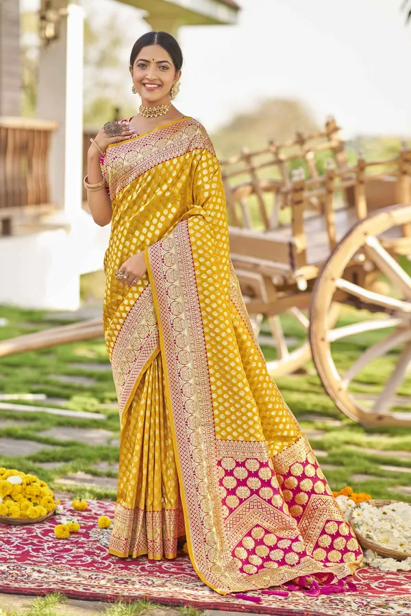 MANOHARI_adorable_woven_pattern_Banarasi_Silk_saree_for_women_with_Blouse_Piece