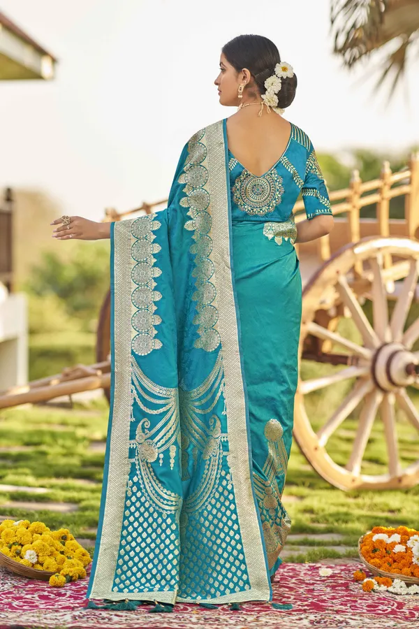 MANOHARI_adorable_woven_pattern_Banarasi_Silk_saree_for_women_with_Blouse_Piece
