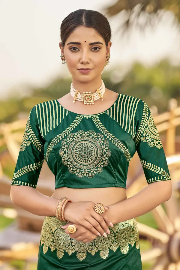 MANOHARI_adorable_woven_pattern_Banarasi_Silk_saree_for_women_with_Blouse_Piece
