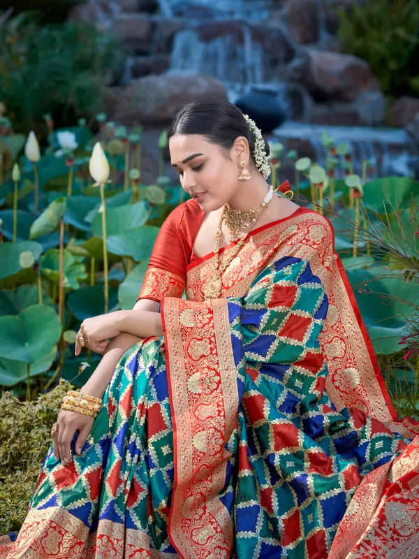 Manohari_Womens_Most_Trendy_Banarasi_Woven_Navy_Blue_With_Multicolor_Saree_With_Heavy_Jacquard_Work_Saree_With_Blouse_Piece