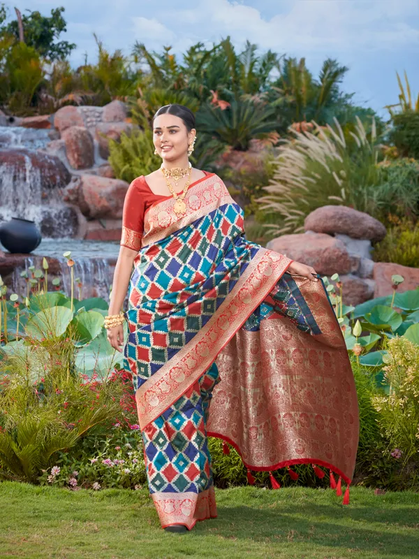 Manohari_Womens_Most_Trendy_Banarasi_Woven_Navy_Blue_With_Multicolor_Saree_With_Heavy_Jacquard_Work_Saree_With_Blouse_Piece