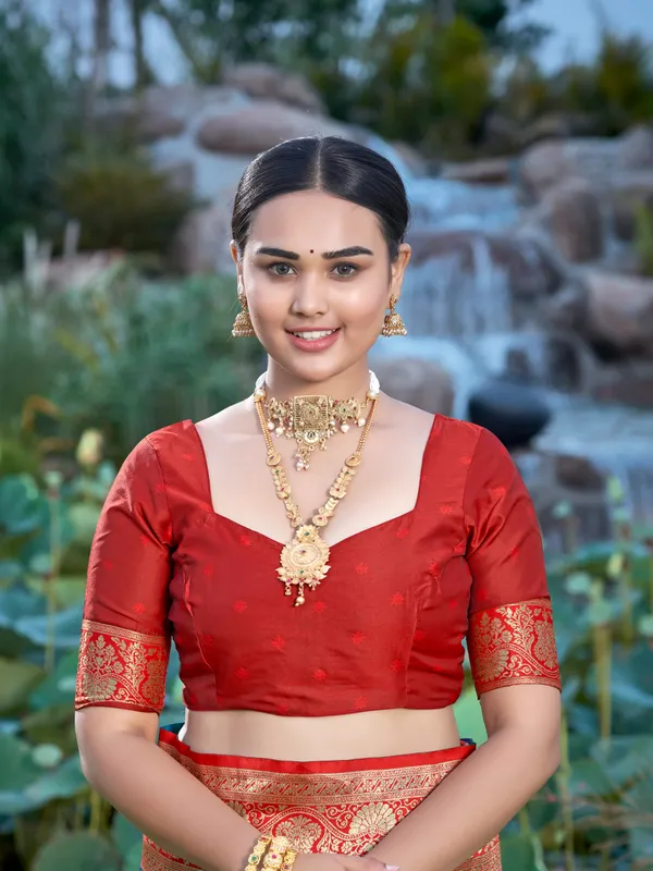Manohari_Womens_Most_Trendy_Banarasi_Woven_Navy_Blue_With_Multicolor_Saree_With_Heavy_Jacquard_Work_Saree_With_Blouse_Piece