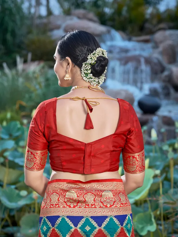 Manohari_Womens_Most_Trendy_Banarasi_Woven_Navy_Blue_With_Multicolor_Saree_With_Heavy_Jacquard_Work_Saree_With_Blouse_Piece