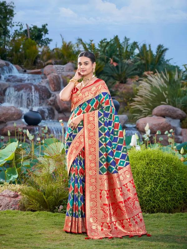 Manohari_Womens_Most_Trendy_Banarasi_Woven_Navy_Blue_With_Multicolor_Saree_With_Heavy_Jacquard_Work_Saree_With_Blouse_Piece