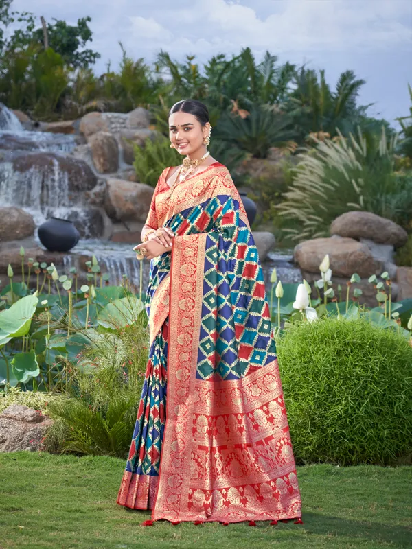 Manohari_Womens_Most_Trendy_Banarasi_Woven_Navy_Blue_With_Multicolor_Saree_With_Heavy_Jacquard_Work_Saree_With_Blouse_Piece