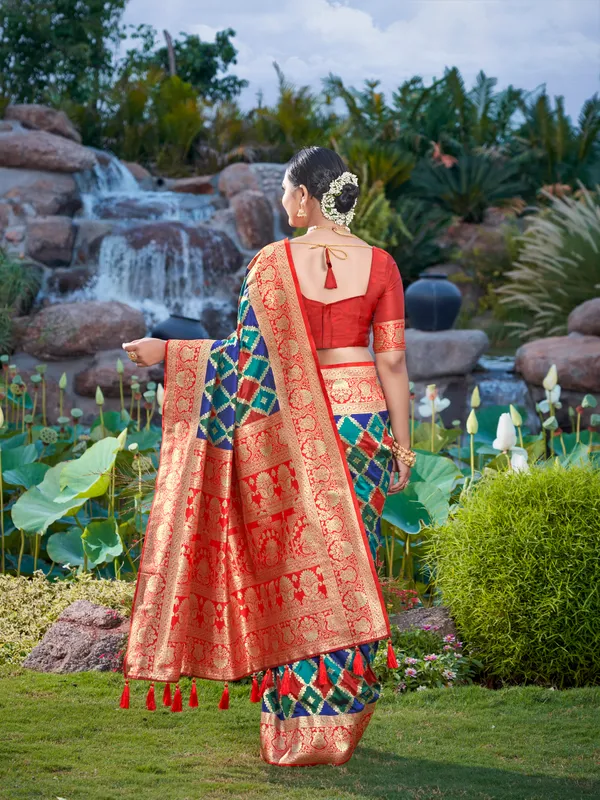 Manohari_Womens_Most_Trendy_Banarasi_Woven_Navy_Blue_With_Multicolor_Saree_With_Heavy_Jacquard_Work_Saree_With_Blouse_Piece