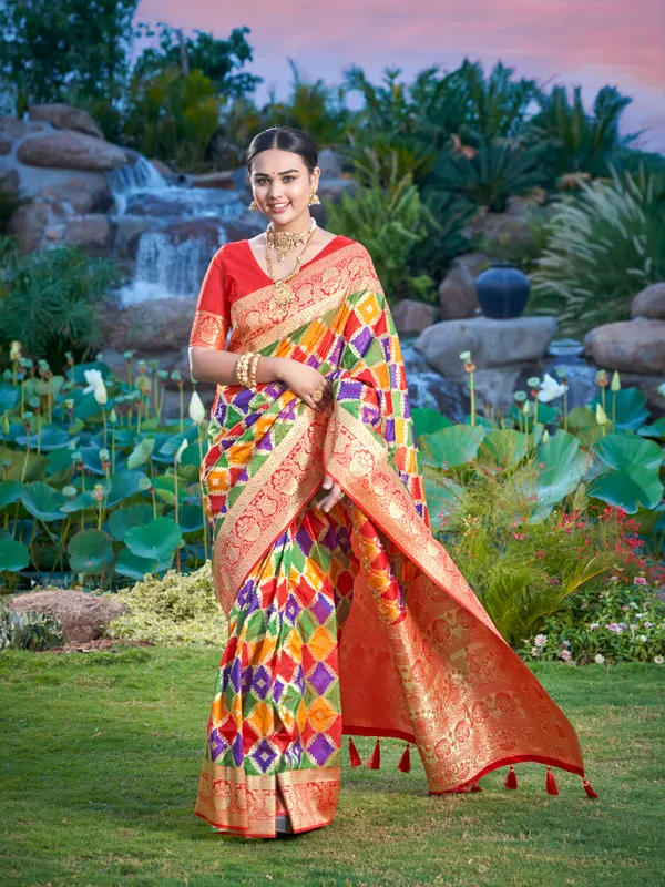 Manohari_Womens_Most_Trendy_Banarasi_Woven_Green_With_Multicolor_Saree_With_Heavy_Jacquard_Work_Saree_With_Blouse_Piece