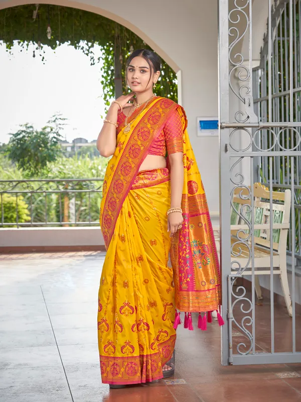 Manohari_Womens_Most_Trendy_Banarasi_Woven_Yellow_With_Pink_Saree_With_Heavy_Jacquard_Work_Saree_With_Blouse_Piece