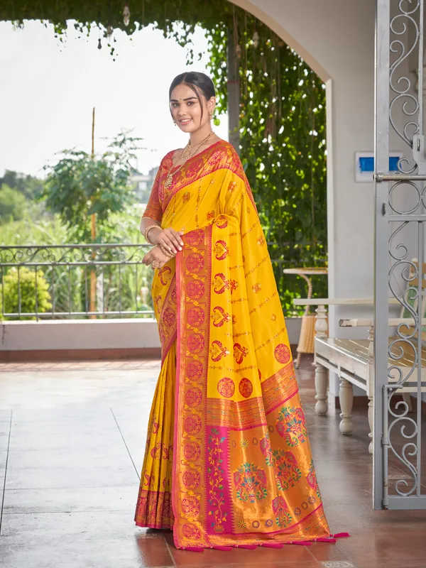 Manohari_Womens_Most_Trendy_Banarasi_Woven_Yellow_With_Pink_Saree_With_Heavy_Jacquard_Work_Saree_With_Blouse_Piece