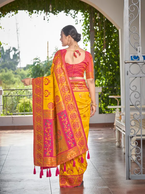 Manohari_Womens_Most_Trendy_Banarasi_Woven_Yellow_With_Pink_Saree_With_Heavy_Jacquard_Work_Saree_With_Blouse_Piece