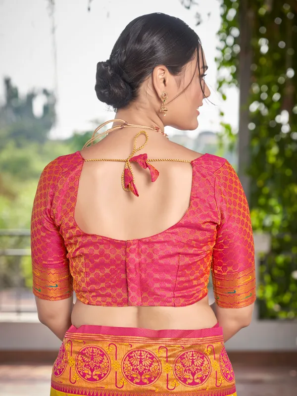 Manohari_Womens_Most_Trendy_Banarasi_Woven_Yellow_With_Pink_Saree_With_Heavy_Jacquard_Work_Saree_With_Blouse_Piece