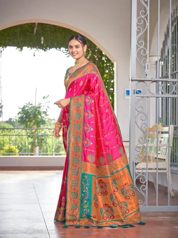 Manohari_Womens_Most_Trendy_Banarasi_Woven_Pink_With_Green_Saree_With_Heavy_Jacquard_Work_Saree_With_Blouse_Piece
