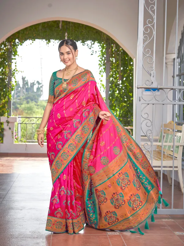Manohari_Womens_Most_Trendy_Banarasi_Woven_Pink_With_Green_Saree_With_Heavy_Jacquard_Work_Saree_With_Blouse_Piece