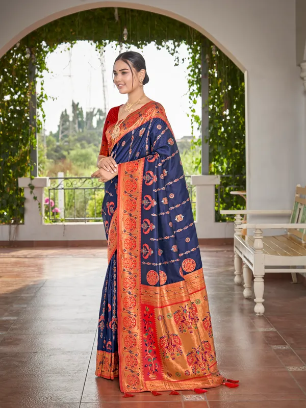Manohari_Womens_Most_Trendy_Banarasi_Woven_Navy_Blue_With_Red_Saree_With_Heavy_Jacquard_Work_Saree_With_Blouse_Piece