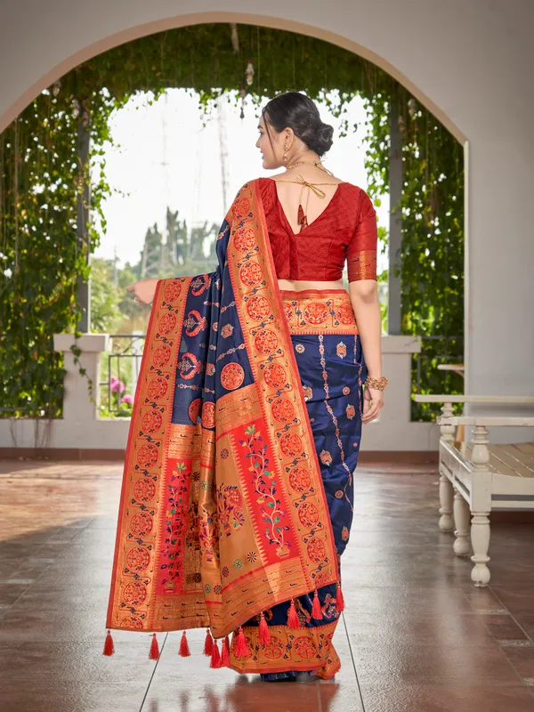 Manohari_Womens_Most_Trendy_Banarasi_Woven_Navy_Blue_With_Red_Saree_With_Heavy_Jacquard_Work_Saree_With_Blouse_Piece
