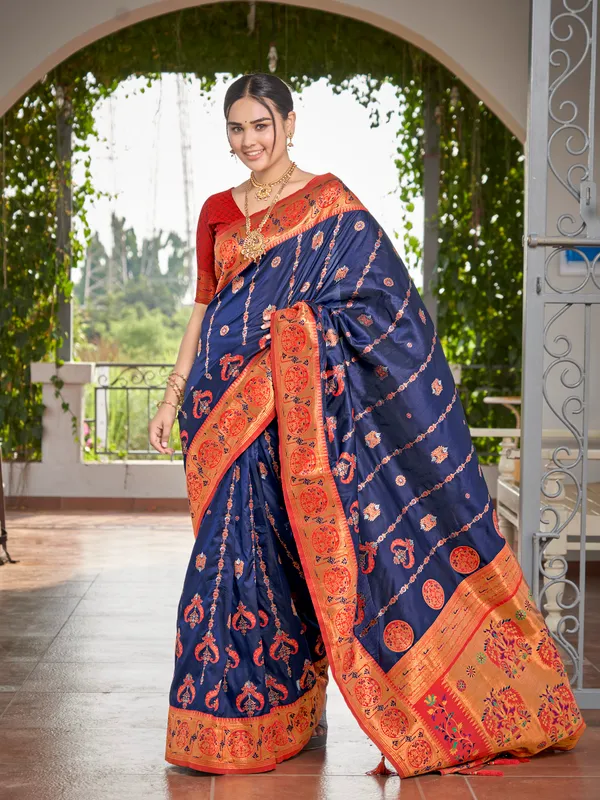 Manohari_Womens_Most_Trendy_Banarasi_Woven_Navy_Blue_With_Red_Saree_With_Heavy_Jacquard_Work_Saree_With_Blouse_Piece