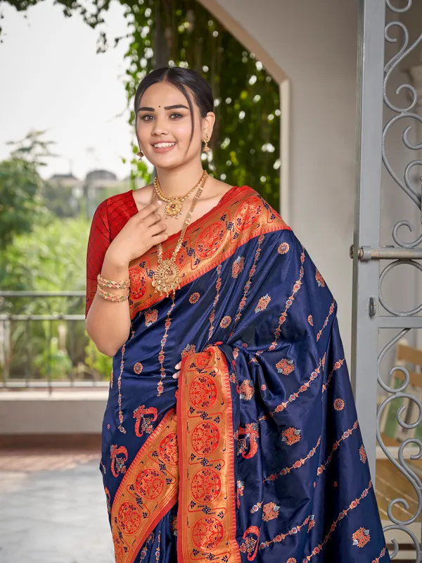 Manohari_Womens_Most_Trendy_Banarasi_Woven_Navy_Blue_With_Red_Saree_With_Heavy_Jacquard_Work_Saree_With_Blouse_Piece