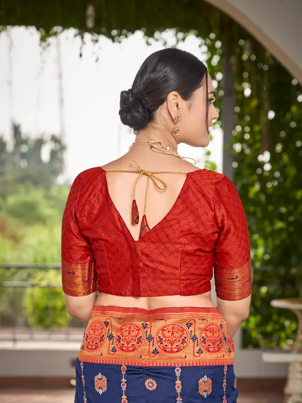 Manohari_Womens_Most_Trendy_Banarasi_Woven_Navy_Blue_With_Red_Saree_With_Heavy_Jacquard_Work_Saree_With_Blouse_Piece