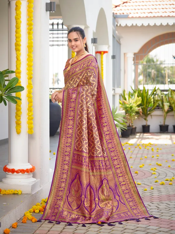 Manohari_Womens_Most_Trendy_Banarasi_Woven_Purple_Saree_With_Heavy_Jacquard_Work_Saree_With_Blouse_Piece