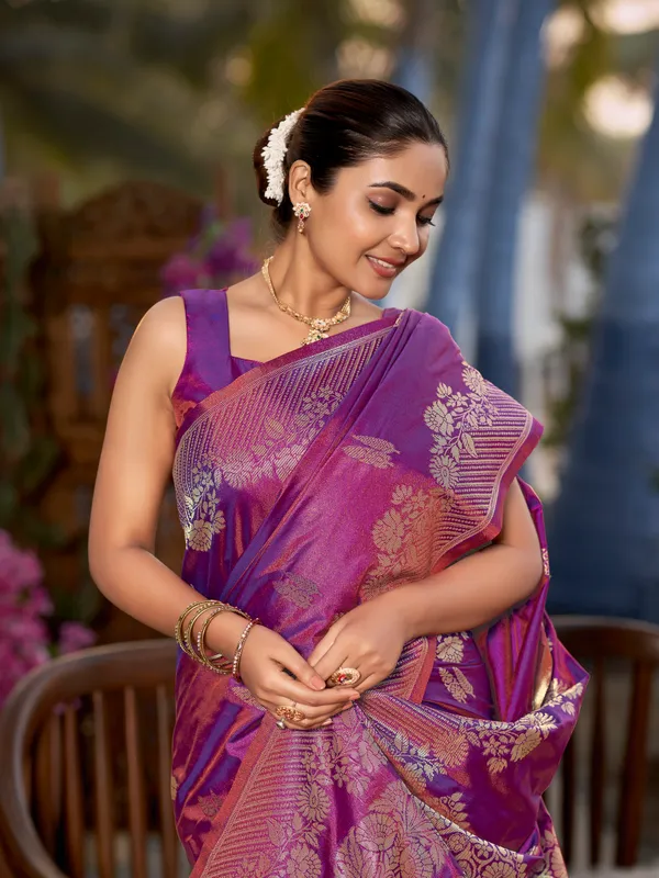 Manohari_Womens_Most_Trendy_Banarasi_Woven_Purple_Saree_With_Heavy_Jacquard_Work_Saree_With_Blouse_Piece