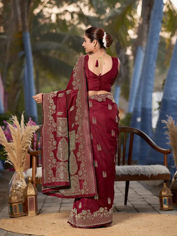 Manohari_Womens_Most_Trendy_Banarasi_Woven_Maroon_Saree_With_Heavy_Jacquard_Work_Saree_With_Blouse_Piece