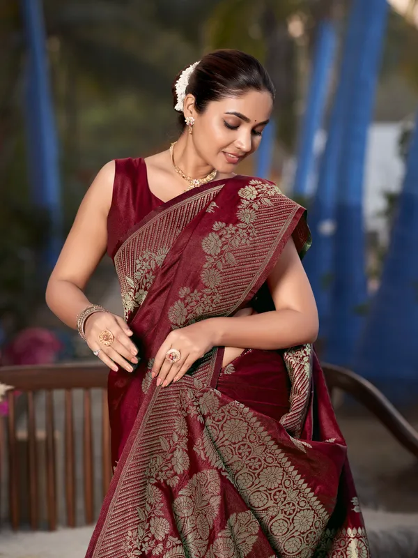 Manohari_Womens_Most_Trendy_Banarasi_Woven_Maroon_Saree_With_Heavy_Jacquard_Work_Saree_With_Blouse_Piece
